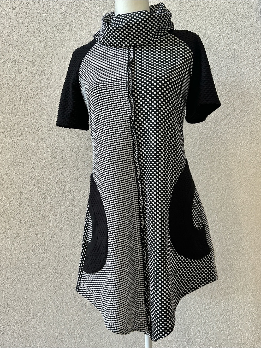 Joseph Ribkoff dress tunic 6 Mod statement piece Bold black white pattern NWT